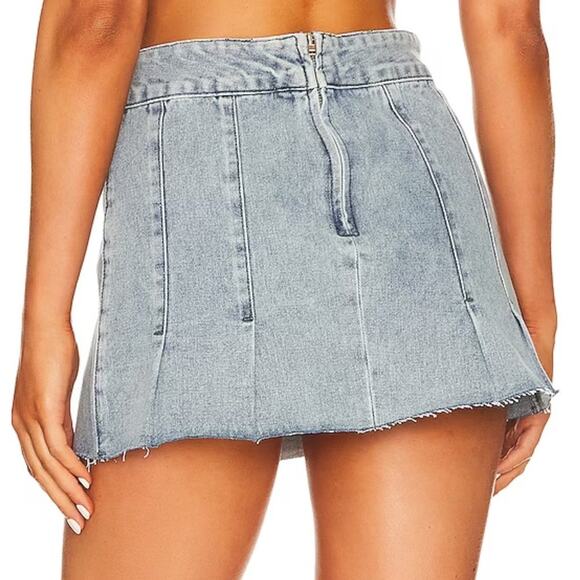 superdown Thalia Pleated Denim Mini Skirt in Light Acid Wash NWOT Size Small - Picture 4 of 4